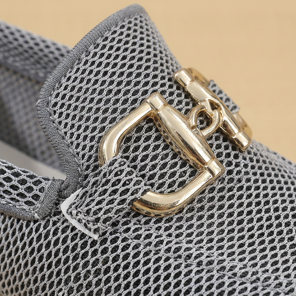 Mesh buckle detail