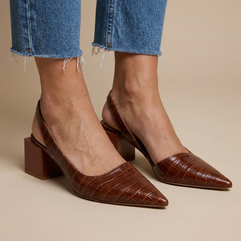 Zapatos marrones en pie