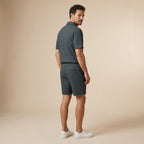 Conjunto gris oscuro vista trasera