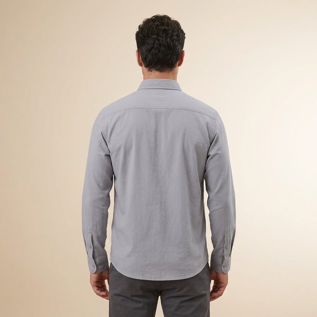 Camisa gris vista trasera