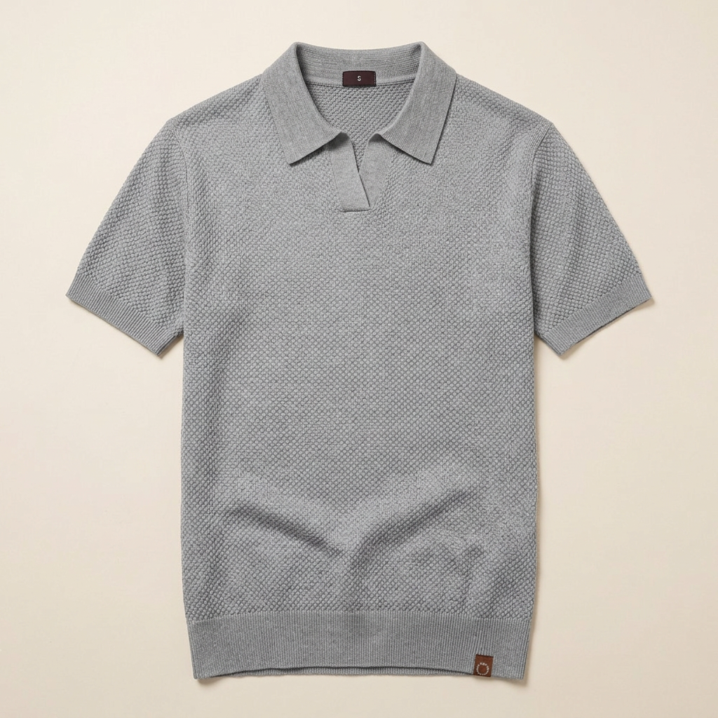 Polo gris claro flatlay