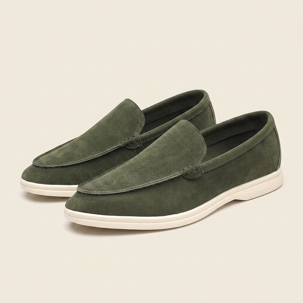 Mocasines verde militar flatlay