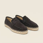Espadrille marron oscuro flatlay