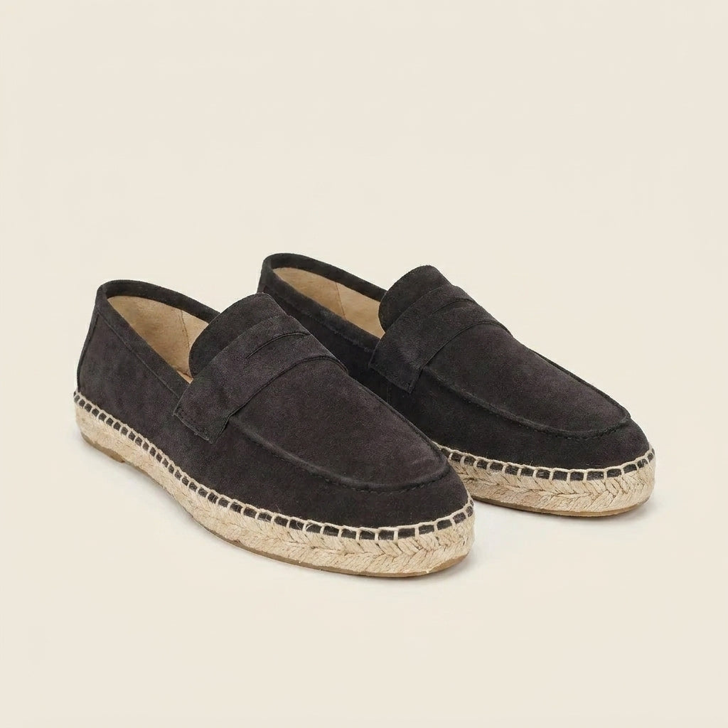 Espadrille marron oscuro flatlay